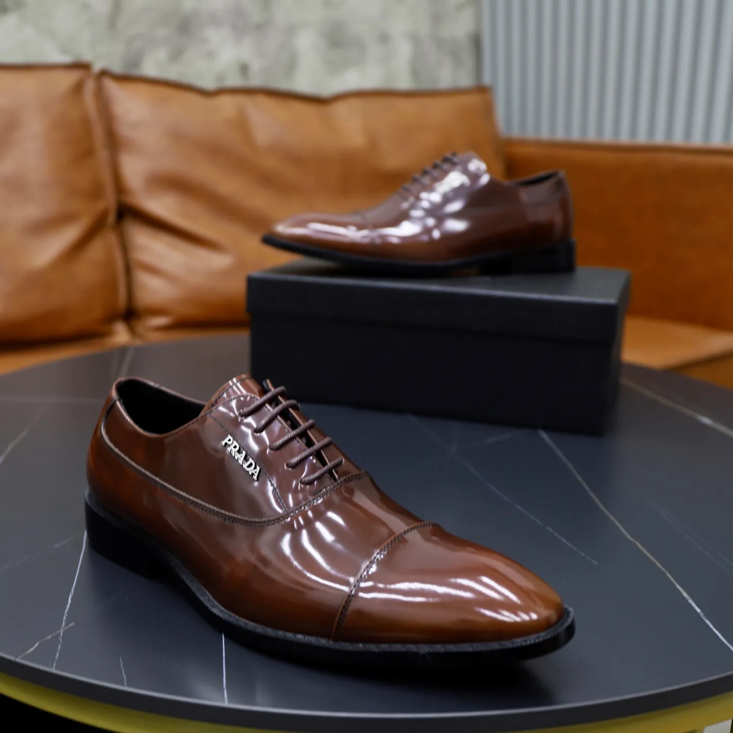 Ex-factory price: 540💰🙅‍♂️🙅‍♂️🙅‍♂️ Brand: PRADA Standard code: Men's code 38-44 (45 can be customized) Grade: Same style as the official website Original order quality Material: Original cowhide surface Comfortable cowhide lining Original outsole Style category: Men's fashionable casual leather shoes Distinguished big-name luxury elements Top luxury Color: actual picture color